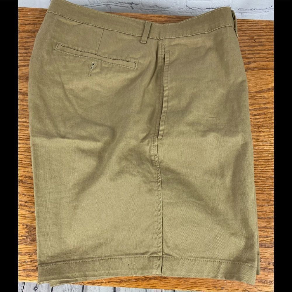 Saddlebred Khaki Flat Front Shorts. Size 34.